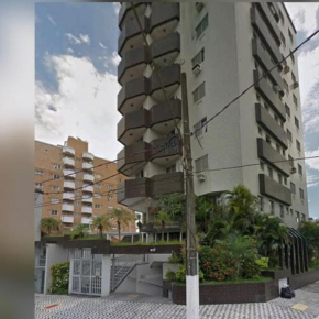 Apto mobiliado em Praia Grande /SP. 300 mtros da praia da Guilhermina. Proximo a supermercados e padaria